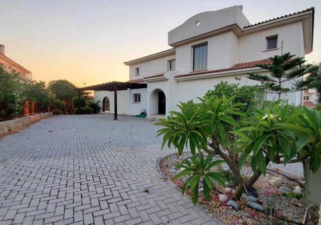 5 Bedroom Villa for sale 270 m² in Esentepe, Girne, North Cyprus